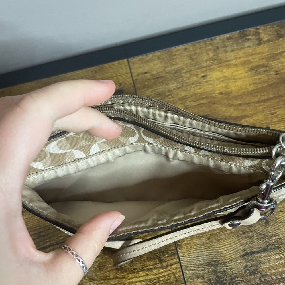 Coach Peyton Dream Go Go Wristlet Signature - Picture 7 of 8